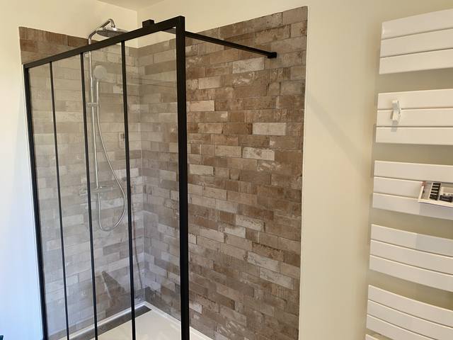 IODE Romorantin-Salle d'eau rétro, le coin douche